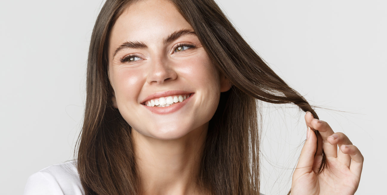 Diversi tipi di shampoo professionale per capelli secchi, fini, colorati e cuoio capelluto sensibile