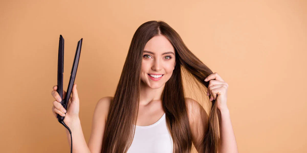 Piastra e phon professionali su capelli lisci senza effetto crespo