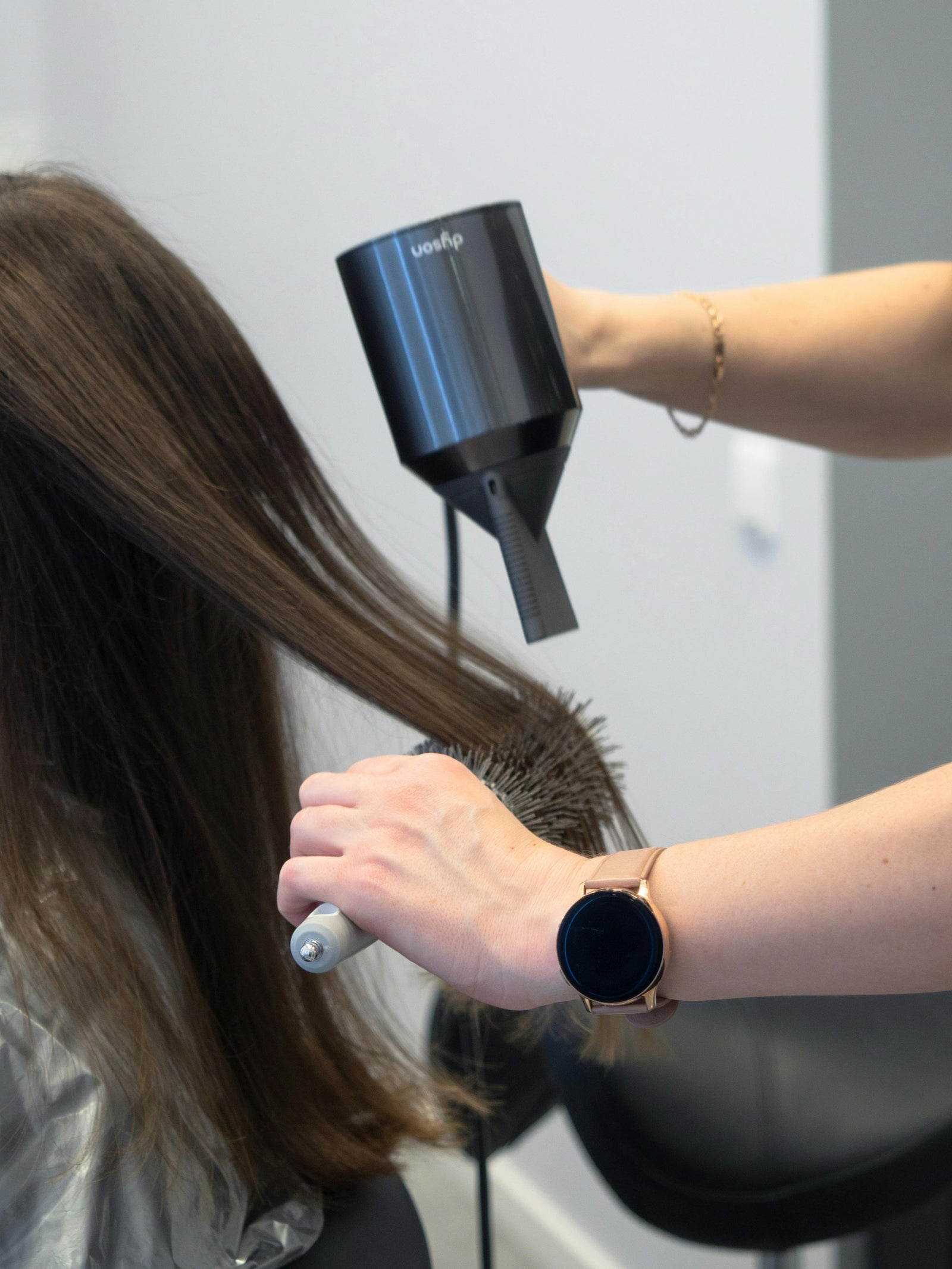 Diversi tipi di capelli: lisci, ondulati, ricci e struttura del capello