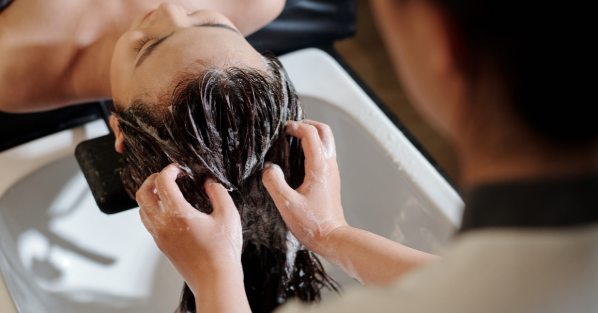 Capelli sani e luminosi dopo un ciclo di trattamento professionale